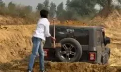 THAR पर मिट्टी चढ़ाकर लोगों की आंख में धूल झोंकने वाले की ऐसे ली खबर