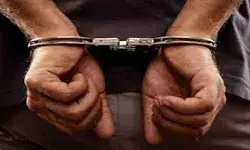 पुलिस ने केजरीवाल पर पानी फेंकने की कोशिश करने वाले आरोपी को पकड़ा पुलिस ने केजरीवाल पर पानी फेंकने की कोशिश करने वाले आरोपी को पकड़ा