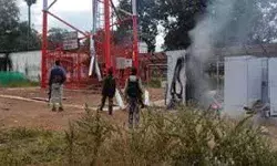 नक्सलियों ने मोबाइल टावर को किया आग के हवाले