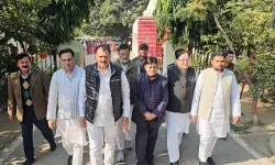 बंदियों से सपा नेताओं की मुलाकात के बाद जेलर - डिप्टी जेलर सस्पेंड बंदियों से सपा नेताओं की मुलाकात के बाद जेलर - डिप्टी जेलर सस्पेंड