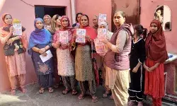 भ्रमण और चौपाल लगाकर पुलिस कर रही छात्राओ-महिलाओ को जागरूक भ्रमण और चौपाल लगाकर पुलिस कर रही छात्राओ-महिलाओ को जागरूक