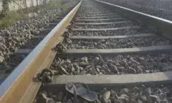 रील बनाने के चक्कर में ट्रेन की चपेट में आये एक की मौत- दूसरा घायल रील बनाने के चक्कर में ट्रेन की चपेट में आये एक की मौत- दूसरा घायल