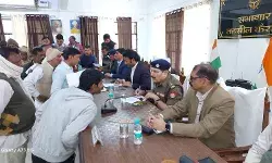 DM बोले, फरियादी को न काटने पड़े बार-बार चक्कर, 11 शिकायतो का निस्तारण DM बोले, फरियादी को न काटने पड़े बार-बार चक्कर, 11 शिकायतो का निस्तारण