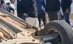 खुशियां मातम में बदली - बारात में जा रही कार पलटी तो हुई दो की मौत खुशियां मातम में बदली - बारात में जा रही कार पलटी तो हुई दो की मौत