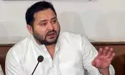 हजारों करोड़ रुपए विज्ञापनों में बहा रहे नीतीश - तेजस्वी हजारों करोड़ रुपए विज्ञापनों में बहा रहे नीतीश - तेजस्वी