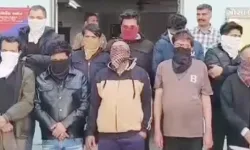 शादी के लिए बुक मैरिज हॉल में दूल्हा खेल रहा था जुआ पहुंची पुलिस तो... शादी के लिए बुक मैरिज हॉल में दूल्हा खेल रहा था जुआ पहुंची पुलिस तो...