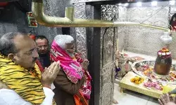 महाकुंभ में भगवान महाकाल के विराजमान होने हेतु CM योगी ने भेजा न्यौता महाकुंभ में भगवान महाकाल के विराजमान होने हेतु CM योगी ने भेजा न्यौता