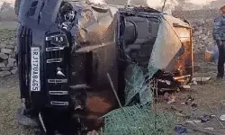 बेकाबू होकर खाई में गिरी स्कॉर्पियो चकनाचूर- चेयरमैन के बेटे की... बेकाबू होकर खाई में गिरी स्कॉर्पियो चकनाचूर- चेयरमैन के बेटे की...