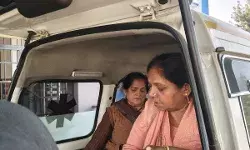 श्रद्धालुओं को लेकर शुकतीर्थ जा रहा टेंपो ट्रैवलर पलटा- मची चीख पुकार श्रद्धालुओं को लेकर शुकतीर्थ जा रहा टेंपो ट्रैवलर पलटा- मची चीख पुकार