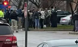 नाबालिग स्टूडेंट की स्कूल में गोलीबारी से टीचर की मौत- पुलिस ने.... नाबालिग स्टूडेंट की स्कूल में गोलीबारी से टीचर की मौत- पुलिस ने....