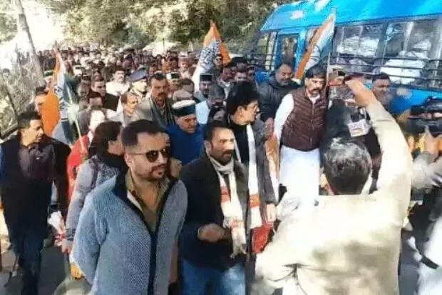 कांग्रेसी उतरे सड़कों पर-निकाली रोष रैली- राजभवन के बाहर प्रदर्शन कांग्रेसी उतरे सड़कों पर-निकाली रोष रैली- राजभवन के बाहर प्रदर्शन
