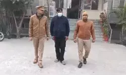 प्ले स्कूल के वॉशरूम में हिडन कैमरा- लाइव देखने वाला डायरेक्टर अरेस्ट प्ले स्कूल के वॉशरूम में हिडन कैमरा- लाइव देखने वाला डायरेक्टर अरेस्ट