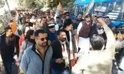 कांग्रेसी उतरे सड़कों पर-निकाली रोष रैली- राजभवन के बाहर प्रदर्शन कांग्रेसी उतरे सड़कों पर-निकाली रोष रैली- राजभवन के बाहर प्रदर्शन