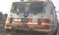 SKM की इमरजेंसी मीटिंग जारी- किसानों ने रोकी पठानकोट एक्सप्रेस SKM की इमरजेंसी मीटिंग जारी- किसानों ने रोकी पठानकोट एक्सप्रेस