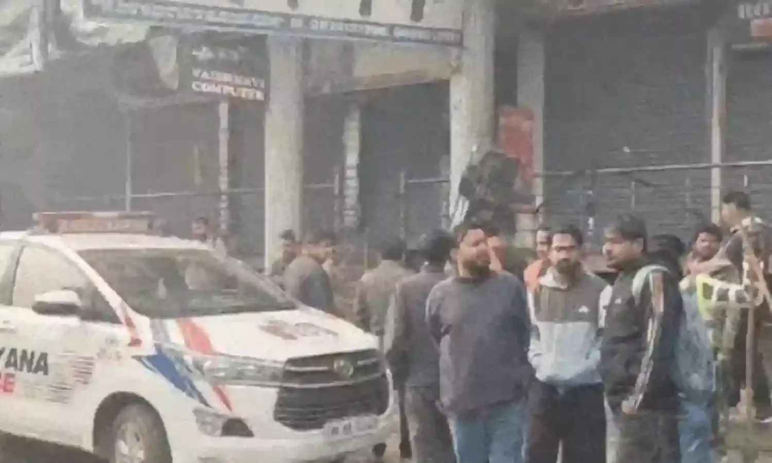 गन हाउस में हुए ब्लास्ट में जिंदा जला मालिक- फायर ब्रिगेड की गाड़ियों ने..