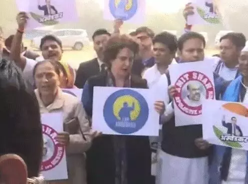 डॉ भीमराव अंबेडकर को लेकर संसद के बाहर विपक्ष का प्रदर्शन निकाला मार्च डॉ भीमराव अंबेडकर को लेकर संसद के बाहर विपक्ष का प्रदर्शन निकाला मार्च