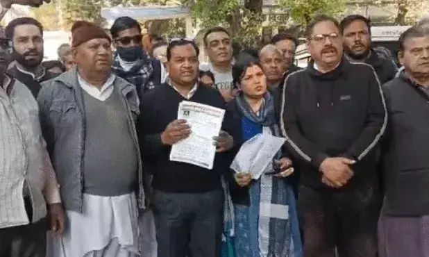 गृहमंत्री के बयान को लेकर कांग्रेसियों का कलेक्ट्रेट में हंगामा- किया धरना प्रदर्शन