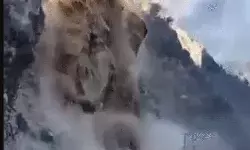 लैंडस्लाइड की पड़ी मार-नेशनल हाईवे कर दिया गया बंद लैंडस्लाइड की पड़ी मार-नेशनल हाईवे कर दिया गया बंद