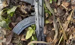 पुलिस चौकी पर ग्रेनेड अटैक करके भागे तीन आतंकी मुठभेड़ में हुए ढेर पुलिस चौकी पर ग्रेनेड अटैक करके भागे तीन आतंकी मुठभेड़ में हुए ढेर