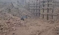 मौत का झपट्टा- ईंट भट्टे पर सो रहे बच्चों पर गिरी दीवार- चार बच्चों... मौत का झपट्टा- ईंट भट्टे पर सो रहे बच्चों पर गिरी दीवार- चार बच्चों...