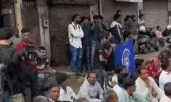 बाबा साहेब की मूर्ति की तोड़ी गई नाक- बड़ी संख्या मे सड़कों पर उतरे लोग