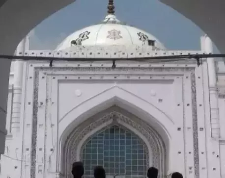 जामा मस्जिद या नीलकंठ मंदिर? मामले की सुनवाई टली- 18 जनवरी... जामा मस्जिद या नीलकंठ मंदिर? मामले की सुनवाई टली- 18 जनवरी...