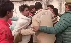 घिनौनी करतूत पर शोहदे की ठुकाई- छेड़छाड़ के विरोध पर छात्रा को... घिनौनी करतूत पर शोहदे की ठुकाई- छेड़छाड़ के विरोध पर छात्रा को...