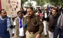 माफी मंगवाने को बसपा का प्रदर्शन- जलाया गृहमंत्री का पोस्टर माफी मंगवाने को बसपा का प्रदर्शन- जलाया गृहमंत्री का पोस्टर