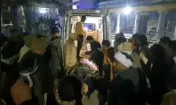 श्रद्धालुओं की जिंदगी पर मौत का झपट्टा- कार बस की टक्कर में पांच की मौत श्रद्धालुओं की जिंदगी पर मौत का झपट्टा- कार बस की टक्कर में पांच की मौत