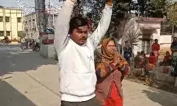 मां के साथ पहुंचा किडनैपर हाथ जोड़कर गिड़गिड़ाया- सरेंडर करके बोला..