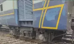 स्टेशन के समीप पटरी हुई मालगाड़ी- ट्रैक बाधित होने से वंदे भारत.... स्टेशन के समीप पटरी हुई मालगाड़ी- ट्रैक बाधित होने से वंदे भारत....
