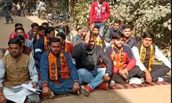 बीएससी दफ्तर पर एबीवीपी का हंगामा- प्रदर्शन कर जड दिया ताला बीएससी दफ्तर पर एबीवीपी का हंगामा- प्रदर्शन कर जड दिया ताला