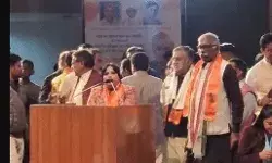 ईश्वर अल्लाह तेरे नाम भजन को लेकर हंगामा- सिंगर को मांगनी पड़ी माफी