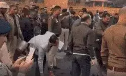 संसद के सामने आत्मदाह करने वाले छात्र की जिंदगी ने छोड़ा साथ