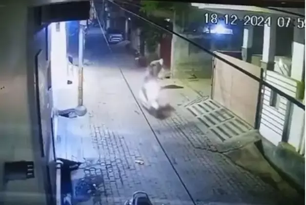 सिरफिरे स्कूटी सवार का भाजपा नेता की बहन पर अटैक- पुलिस की पकड़ से दूर सिरफिरे स्कूटी सवार का भाजपा नेता की बहन पर अटैक- पुलिस की पकड़ से दूर