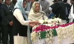 शुरू हुआ मनमोहन सिंह का आखिरी सफर- कांग्रेस मुख्यालय पर दी...