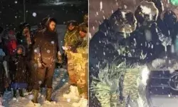 बर्फ में फंसे पर्यटकों के लिए देवदूत बनी इंडियन आर्मी- 68 लोगों को... बर्फ में फंसे पर्यटकों के लिए देवदूत बनी इंडियन आर्मी- 68 लोगों को...