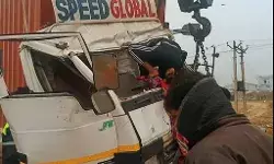 DCM और ईटों से भरी ट्रैक्टर ट्राली की हाईवे पर भिड़ंत- 3 लोगों की मौत DCM और ईटों से भरी ट्रैक्टर ट्राली की हाईवे पर भिड़ंत- 3 लोगों की मौत