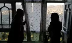 बना महिलाओं को कैद करने का कानून- घरों में नहीं लगेंगी खिड़कियां बना महिलाओं को कैद करने का कानून- घरों में नहीं लगेंगी खिड़कियां