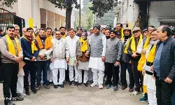 जाट महासभा का अल्टीमेटम- पूर्व PM की मूर्ति से नहीं हटी पन्नी तो... जाट महासभा का अल्टीमेटम- पूर्व PM की मूर्ति से नहीं हटी पन्नी तो...