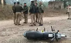 लूट के बाद से फरार 15000 के इनामी को एनकाउंटर में लगी गोली लूट के बाद से फरार 15000 के इनामी को एनकाउंटर में लगी गोली