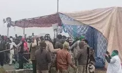 एक्सप्रेस वे पर किसानों ने गाड़ा तंबू- बोले नहीं आए DM तो एक्सप्रेस... एक्सप्रेस वे पर किसानों ने गाड़ा तंबू- बोले नहीं आए DM तो एक्सप्रेस...