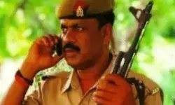 समन देकर लौट रहे दरोगा की जिंदगी पर मौत का झपट्टा- तेज रफ्तार गाड़ी... समन देकर लौट रहे दरोगा की जिंदगी पर मौत का झपट्टा- तेज रफ्तार गाड़ी...