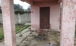 खतौली में मिला सालों से बंद पड़ा मंदिर, पुलिस मौके पर पहुंची खतौली में मिला सालों से बंद पड़ा मंदिर, पुलिस मौके पर पहुंची