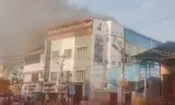 हॉस्पिटल की तीसरी मंजिल पर लगी आग- फायर ब्रिगेड की कई गाड़ियां मौके पर