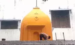 दंगे में पुजारी की हत्या के बाद से बंद गौरी शंकर मंदिर में शुरू हुई... दंगे में पुजारी की हत्या के बाद से बंद गौरी शंकर मंदिर में शुरू हुई...