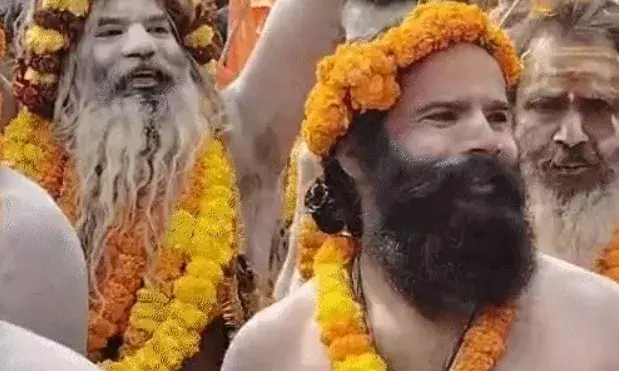 निकल रही श्री शंभू पंचायत अटल अखाड़े की पेशवाई- लहराये फरसे