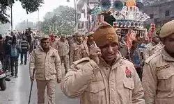 श्री पंचायती महानिर्वाणी अखाड़े की पेशवाई- हाथी घोड़े पर निकले साधु संत श्री पंचायती महानिर्वाणी अखाड़े की पेशवाई- हाथी घोड़े पर निकले साधु संत