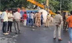 फ्लाईओवर पर पलटा एलपीजी टैंकर- दहशत से अफरा तफरी- फायर ब्रिगेड...