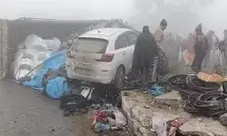 टूटा कोहरे का कहर- नेशनल हाईवे पर भिड़े 3 वाहन- 4 की मौत, कई दबे टूटा कोहरे का कहर- नेशनल हाईवे पर भिड़े 3 वाहन- 4 की मौत, कई दबे